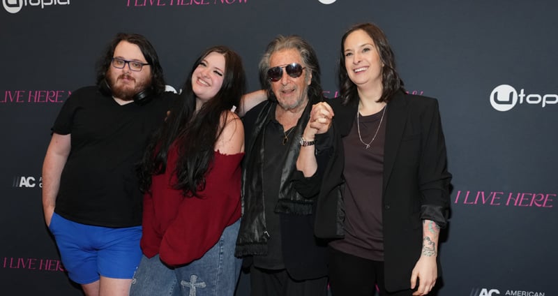 Al Pacino saiu com 3 de seus 4 filhos para apoiar o novo filme de sua filha Julie, Rare Origin | Al Pacino, Anton Pacino, Crianças Celebridades, Julie Pacino, Olivia Pacino | Notícias e fofocas sobre celebridades Entretenimento, fotos e vídeos