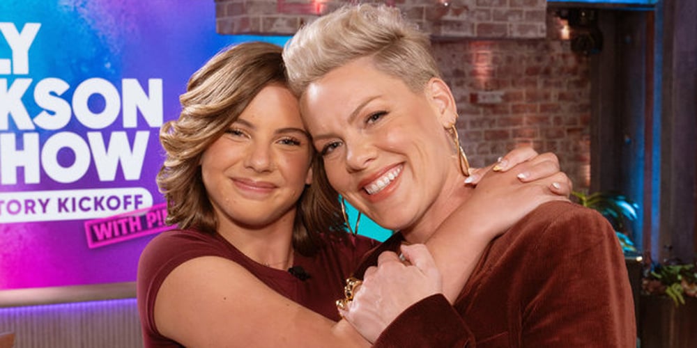 Pink faz dueto com Willow, de 14 anos, no “The Kelly Clarkson Show”! | Darren Criss, Música, Rosa, Shoshana Bean, Shaw Kelly Clarkson, Willow Hart | Notícias e fofocas sobre celebridades Entretenimento, fotos e vídeos