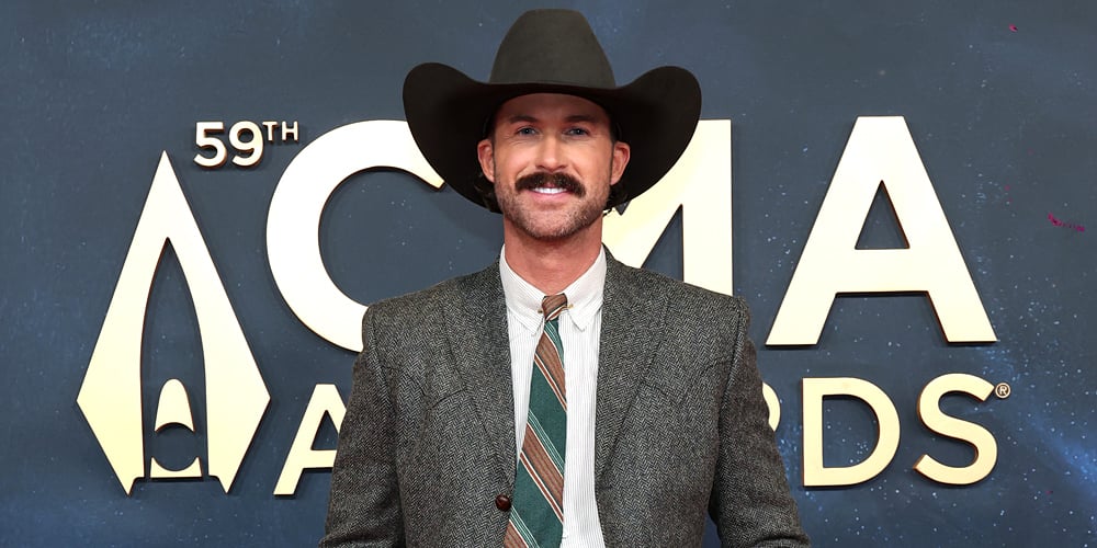 A cantora country Riley Green foi atingida no rosto por um telefone durante um show Green Rail | Notícias e fofocas sobre celebridades Entretenimento, fotos e vídeos