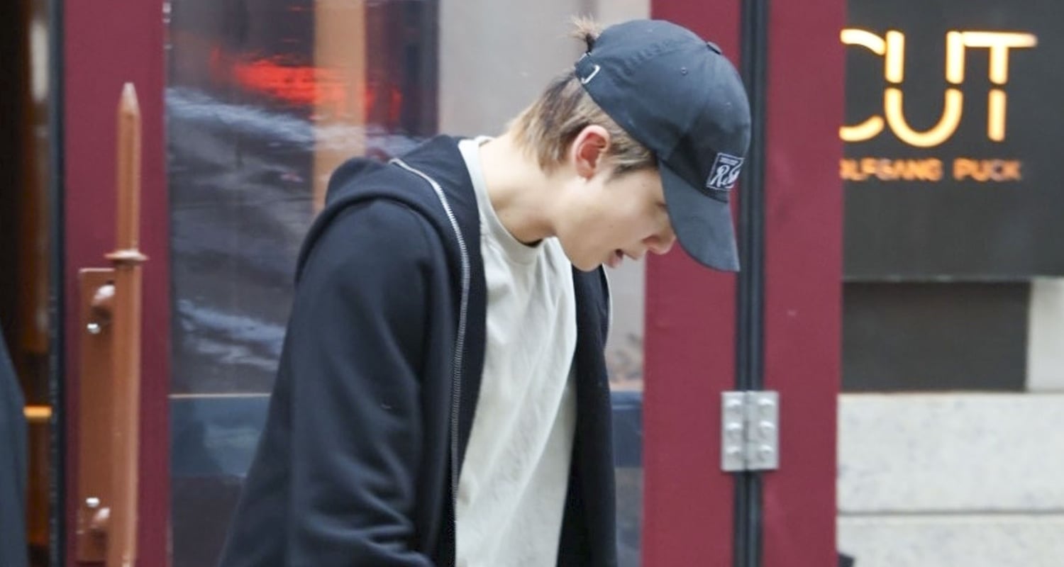 RM do BTS usa muletas enquanto está em Nova York com seus companheiros de banda após uma lesão no tornozelo | BTS, J-Hope, Jimin, Jin, Jungkook, rm, Suga, v | Notícias e fofocas sobre celebridades Entretenimento, fotos e vídeos