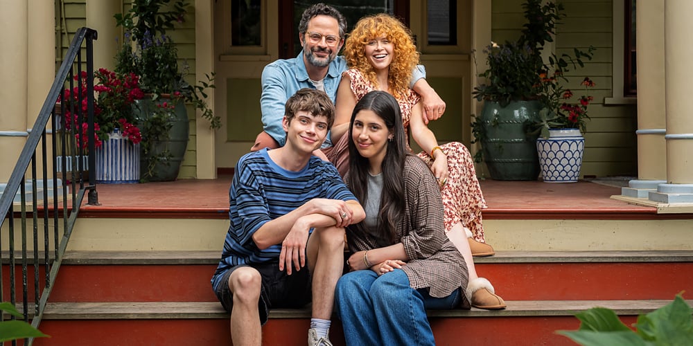 Netflix compartilha novo visual de Natasha Lyonne, Sadie Sandler, Nick Kroll e mais na comédia ‘Roommates’ | Chloe East, Filmes, Natasha Lyonne, Netflix, Nick Kroll, Colegas de quarto, Sadie Sandler, Sarah Sherman | Notícias e fofocas sobre celebridades Entretenimento, fotos e vídeos