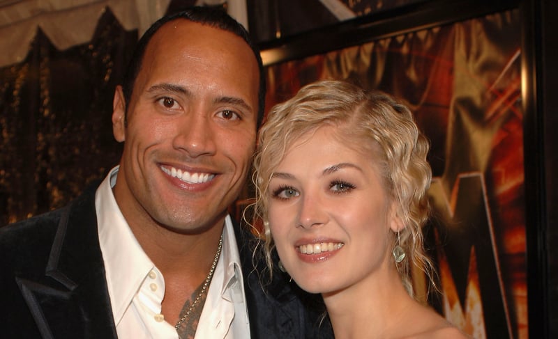 Rosamund Pike conta a história de fazer “Dom” com Dwayne Johnson, chamando-o de um dos “piores filmes de todos os tempos” | Dwayne Johnson, Filmes, Rosamund Pike, Rock | Notícias e fofocas sobre celebridades Entretenimento, fotos e vídeos