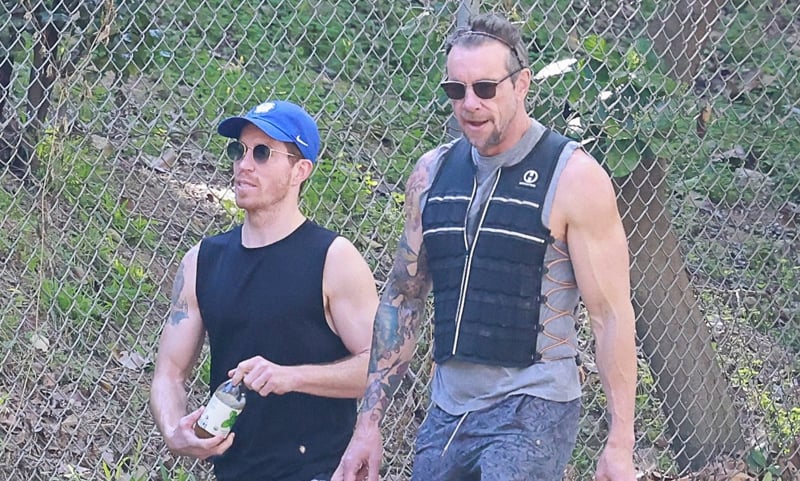 Amigos de longa data Dax Shepard e Sean White se encontraram para uma caminhada matinal em Los Angeles na sexta-feira | Dax Shepard, Sean White | Notícias e fofocas sobre celebridades Entretenimento, fotos e vídeos