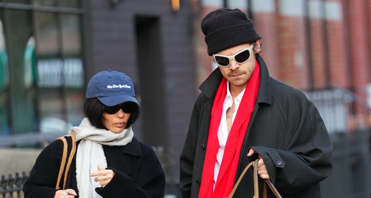 Harry Styles e sua namorada Zoe Kravitz voaram de Nova York Harry Styles, Zoe Kravitz | Notícias e fofocas sobre celebridades Entretenimento, fotos e vídeos
