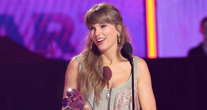 Taylor Swift Gives Cute Shout-Out to Travis Kelce While Accepting First Win of Night at iHeartRadio Music Awards 2026