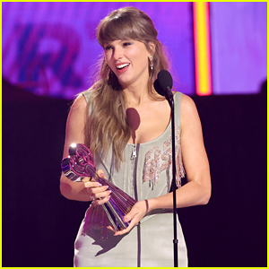 Taylor Swift Gives Cute Shout-Out to Travis Kelce While Accepting First Win of Night at iHeartRadio Music Awards 2026