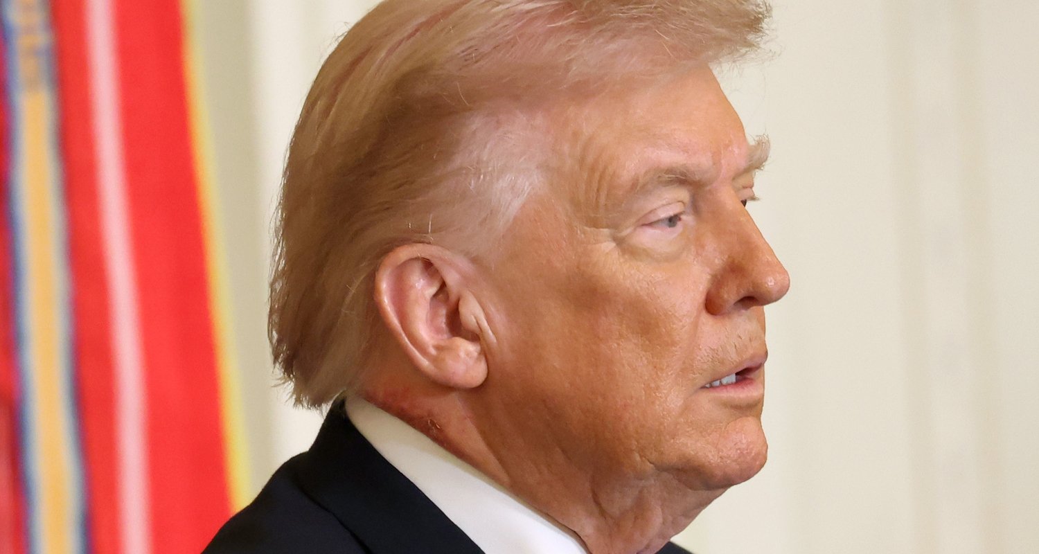 O médico de Donald Trump revelou o motivo das manchas no pescoço do presidente Donald Trump Notícias e fofocas de celebridades Entretenimento, fotos e vídeos