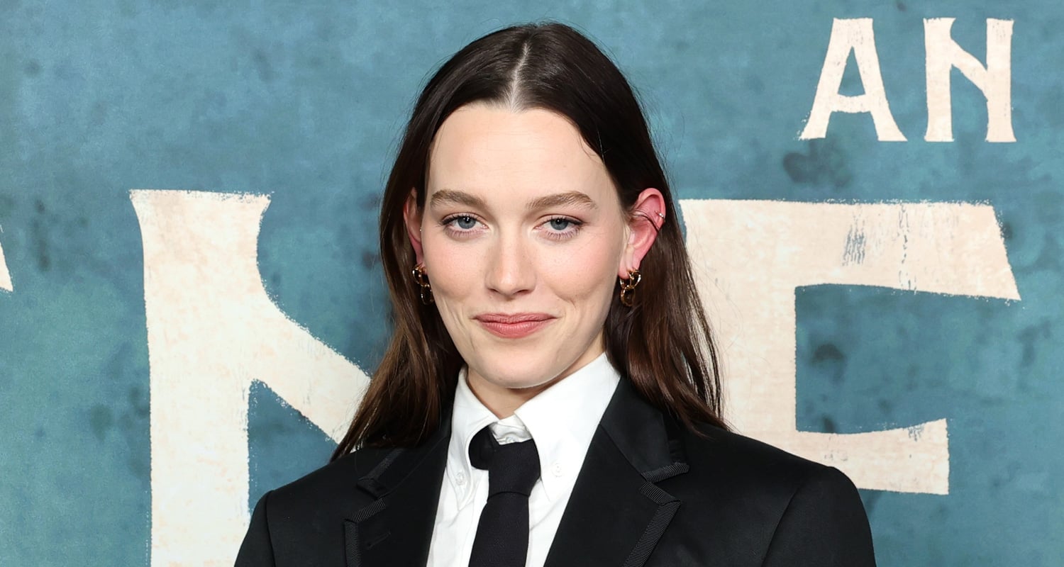 You Victoria Pedretti retorna à TV em novo programa ‘Disinherited’ do co-criador de ‘Better Call Saul’, FX Orders to Series | Alan Ruck, Legacy, Eddie Marsan, FX, Hulu, Jonathan Higginbotham, Carl Glusman, Katya Herbers, Kira Allen, Peter Gould, Televisão, Victoria Pedretti | Notícias e fofocas sobre celebridades Entretenimento, fotos e vídeos