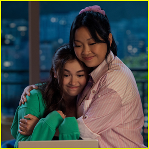  Lana Condor Reprises Her Role as Lara Jean!