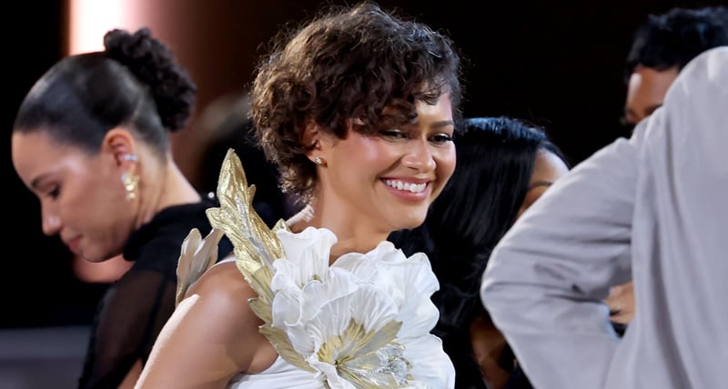 Como Zendaya aparentemente confirmou seu casamento durante um evento pré-Oscar Essence | Tom Holland, Zendaya | Notícias e fofocas sobre celebridades Entretenimento, fotos e vídeos