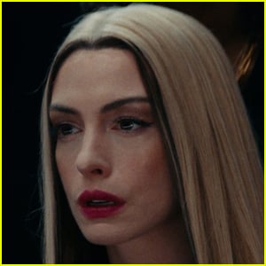  Anne Hathaway Debuts New 'Mother Mary' Song