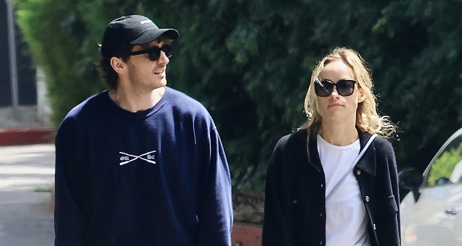 Olivia Wilde & Boyfriend Caspar Jopling Enjoy Afternoon Walk Around L.A.