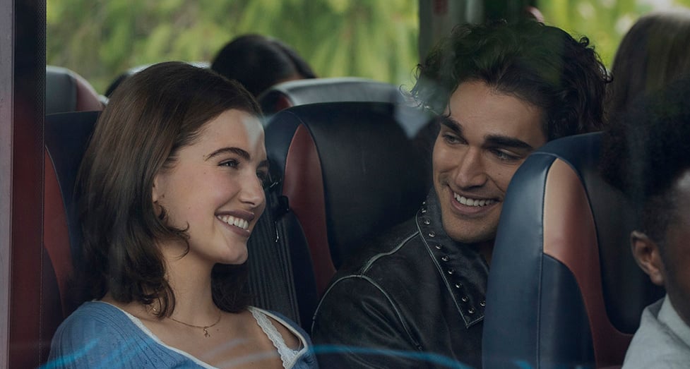 ‘Off Campus’ Trailer: Ella Bright & Belmont Cameli Star in New Hockey Romance Series – Watch Now!