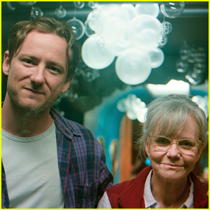  Sally Field & Lewis Pullman Star in New Netflix Movie - Watch Now!