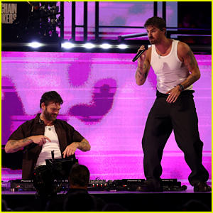 The Chainsmokers Perform Between Games in NCAA's Final Four, Get Mixed Reactions from Audience